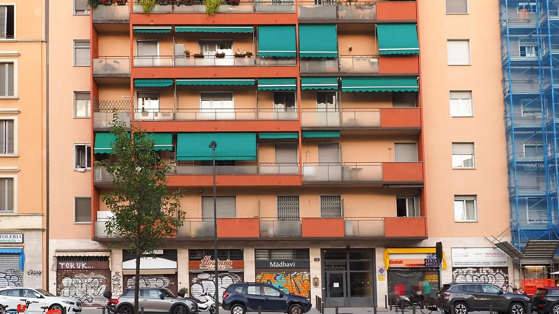 Modern And Quiet One Bedroom Apartment Near The M4 Milan
