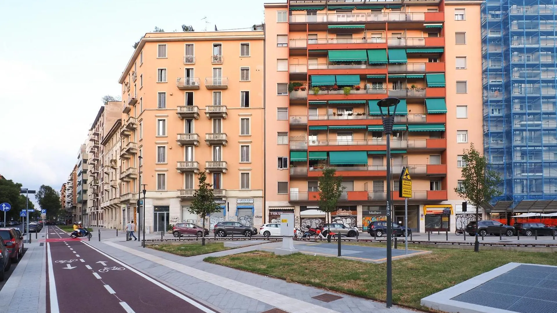 Modern And Quiet One Bedroom Apartment Near The M4 Milan